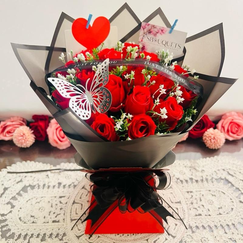 Luxury 18-Head Rose Bouquet with Gift Box Base Just for You Edition Red Roses and Butterfly Accents
